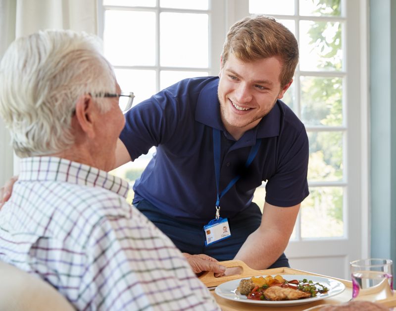 28 Best Summer Jobs for College Students